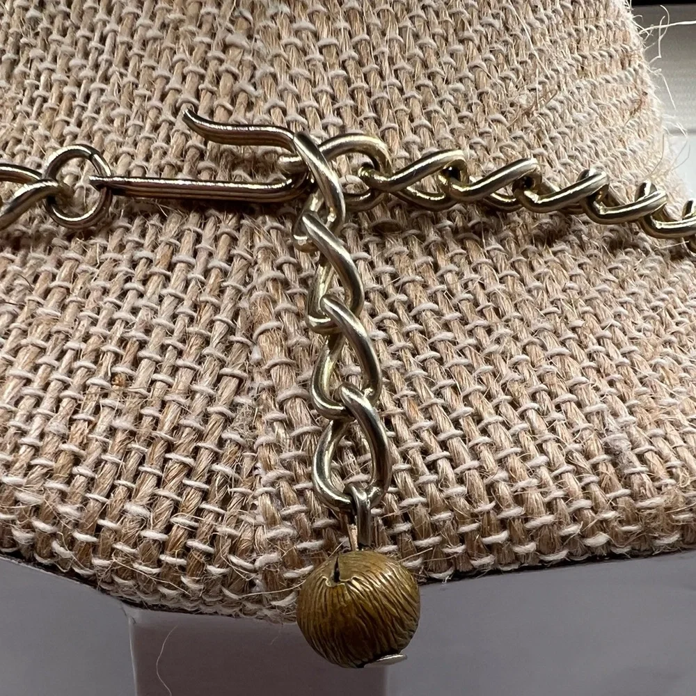 Vintage Gold Tone Necklace and Clip Earrings Set - Picture 4 of 4